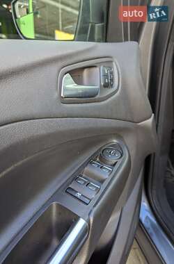 Позашляховик / Кросовер Ford Escape 2014 в 