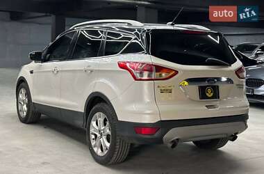 Внедорожник / Кроссовер Ford Escape 2015 в 