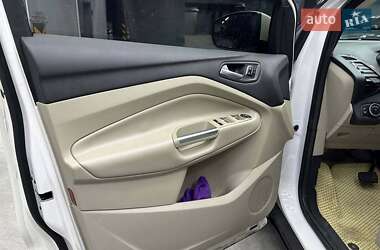 Внедорожник / Кроссовер Ford Escape 2015 в 