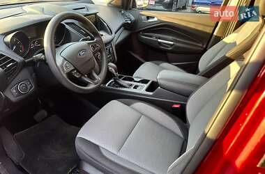 Внедорожник / Кроссовер Ford Escape 2018 в 