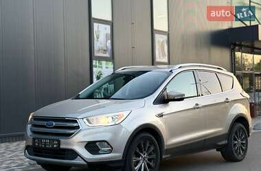 Внедорожник / Кроссовер Ford Escape 2018 в 
