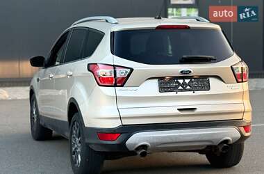 Внедорожник / Кроссовер Ford Escape 2018 в 