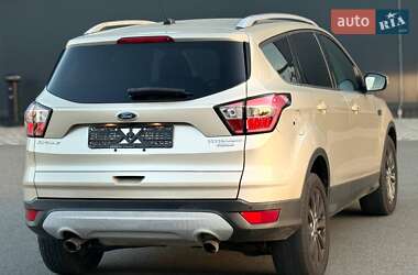 Внедорожник / Кроссовер Ford Escape 2018 в 