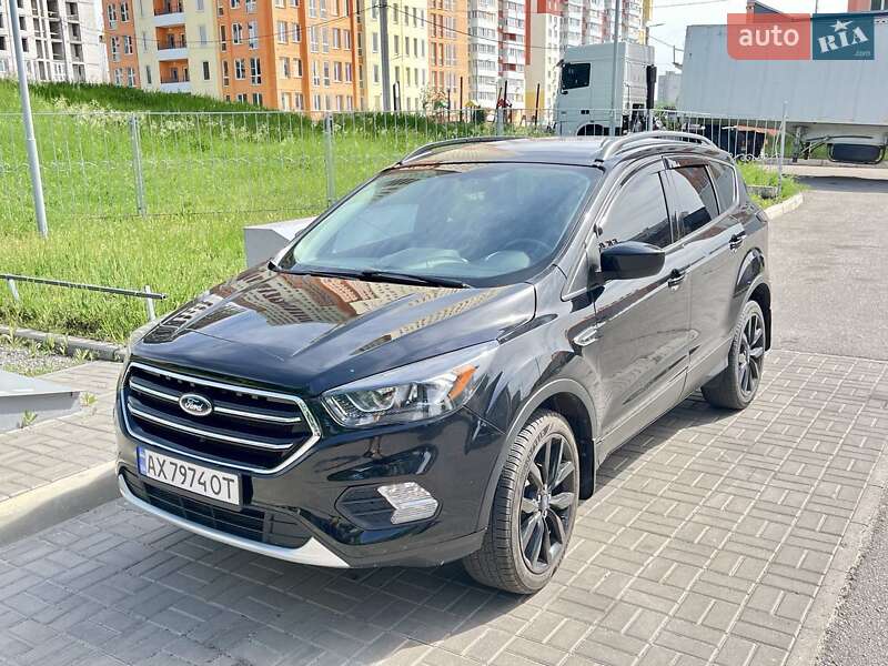 Внедорожник / Кроссовер Ford Escape 2018 в 