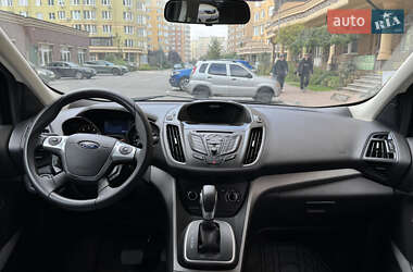 Позашляховик / Кросовер Ford Escape 2014 в 