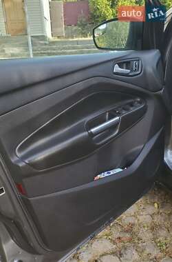 Внедорожник / Кроссовер Ford Escape 2014 в 