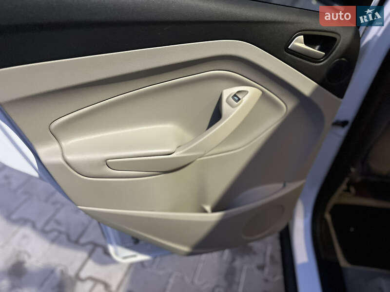 Внедорожник / Кроссовер Ford Escape 2016 в Тернополе