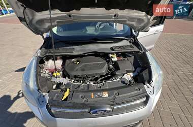 Внедорожник / Кроссовер Ford Escape 2014 в 