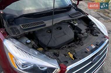 Внедорожник / Кроссовер Ford Escape 2016 в 
