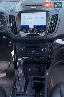 Внедорожник / Кроссовер Ford Escape 2016 в 