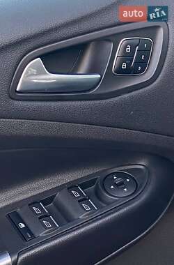 Внедорожник / Кроссовер Ford Escape 2016 в 