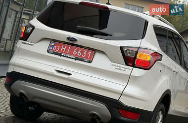 Внедорожник / Кроссовер Ford Escape 2017 в 
