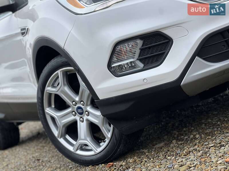 Внедорожник / Кроссовер Ford Escape 2018 в Стрые