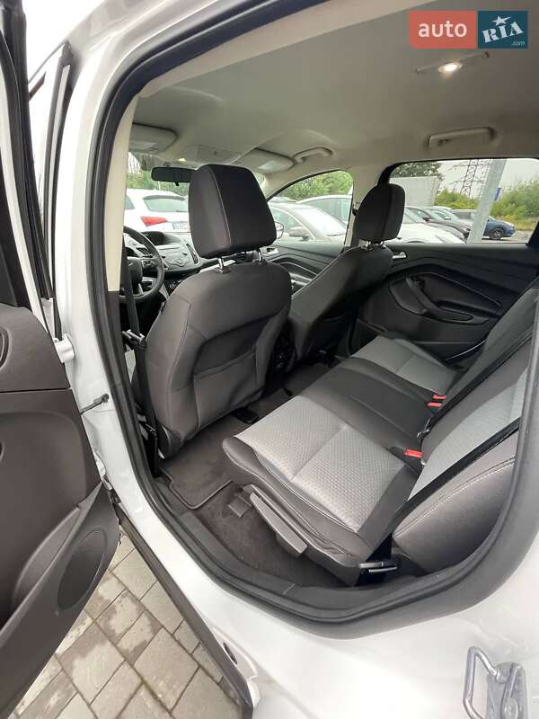 Внедорожник / Кроссовер Ford Escape 2017 в Львове