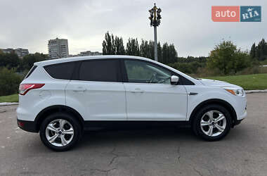 Внедорожник / Кроссовер Ford Escape 2015 в 