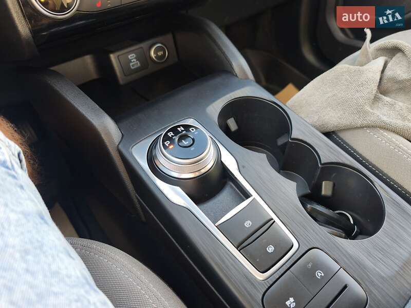 Позашляховик / Кросовер Ford Escape 2021 в Стрию