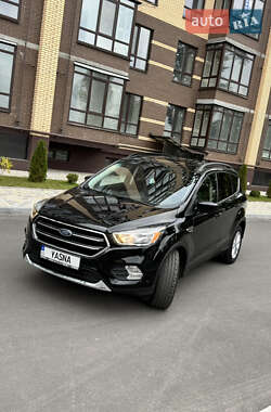 Позашляховик / Кросовер Ford Escape 2017 в 