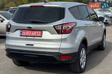Внедорожник / Кроссовер Ford Escape 2017 в 