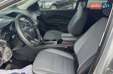 Внедорожник / Кроссовер Ford Escape 2017 в 