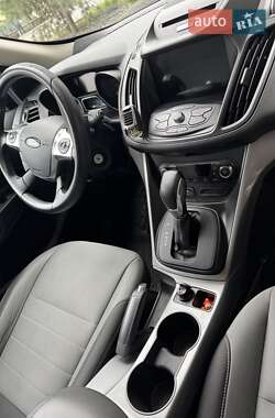 Внедорожник / Кроссовер Ford Escape 2016 в 