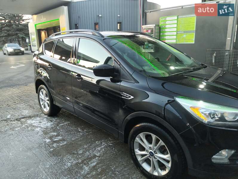 Внедорожник / Кроссовер Ford Escape 2018 в Львове