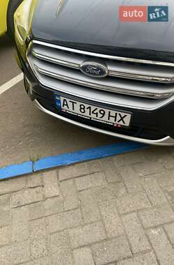 Внедорожник / Кроссовер Ford Escape 2017 в 