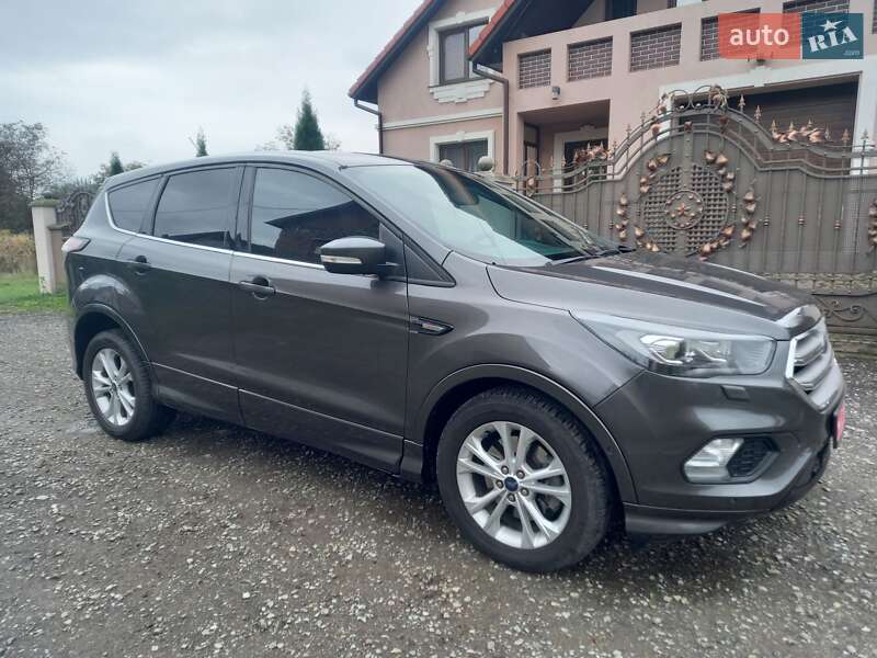 Позашляховик / Кросовер Ford Escape 2017 в 