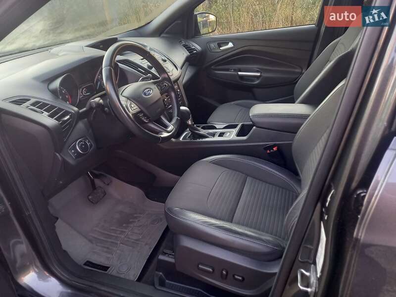 Позашляховик / Кросовер Ford Escape 2017 в Івано-Франківську