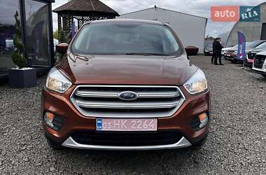 Внедорожник / Кроссовер Ford Escape 2017 в 