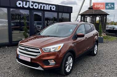 Внедорожник / Кроссовер Ford Escape 2017 в Луцке