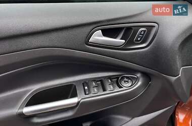 Внедорожник / Кроссовер Ford Escape 2017 в 