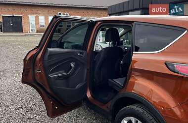 Внедорожник / Кроссовер Ford Escape 2017 в 