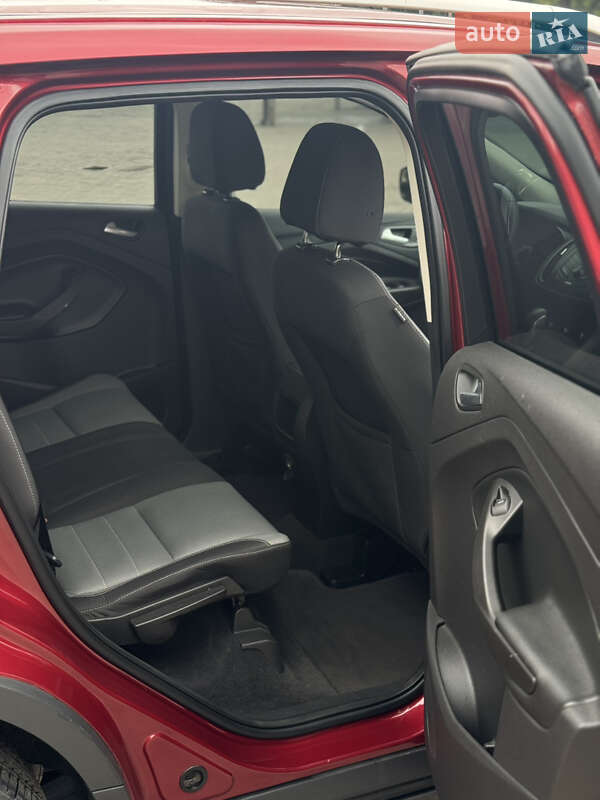Внедорожник / Кроссовер Ford Escape 2015 в Дубно