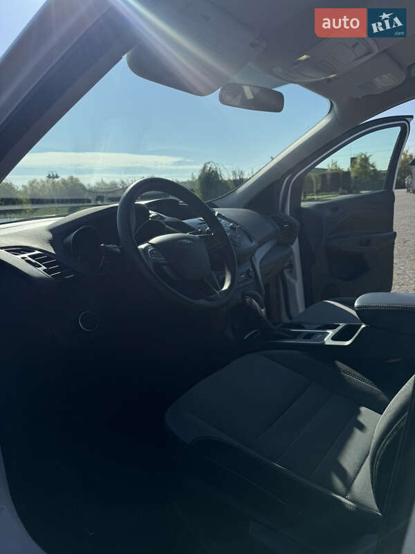 Внедорожник / Кроссовер Ford Escape 2017 в Жовкве