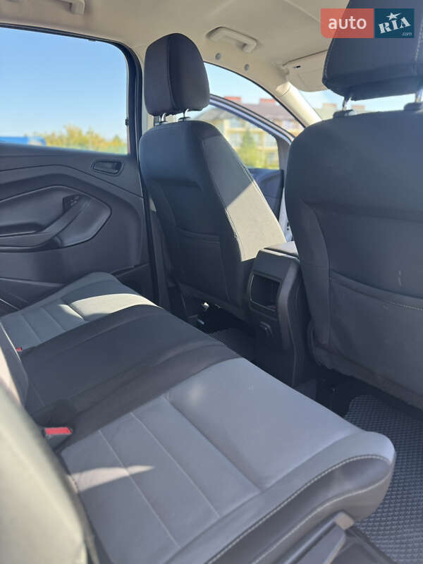 Внедорожник / Кроссовер Ford Escape 2017 в Жовкве