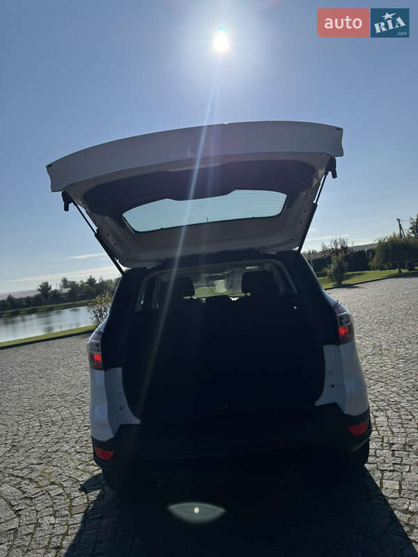 Внедорожник / Кроссовер Ford Escape 2017 в Жовкве