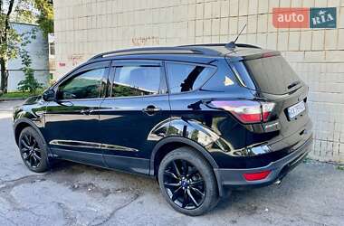 Внедорожник / Кроссовер Ford Escape 2018 в 