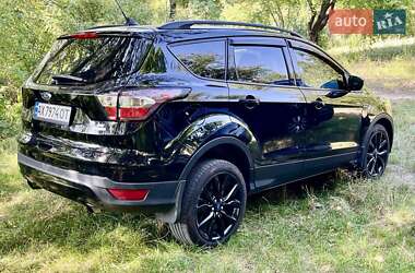 Внедорожник / Кроссовер Ford Escape 2018 в 