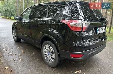 Внедорожник / Кроссовер Ford Escape 2017 в 
