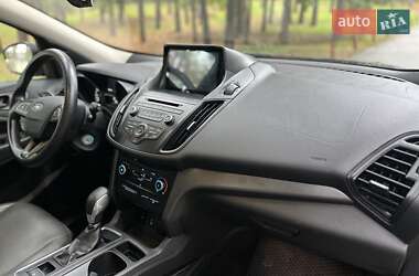 Внедорожник / Кроссовер Ford Escape 2017 в 