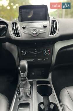 Внедорожник / Кроссовер Ford Escape 2017 в 
