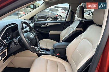 Внедорожник / Кроссовер Ford Escape 2019 в 