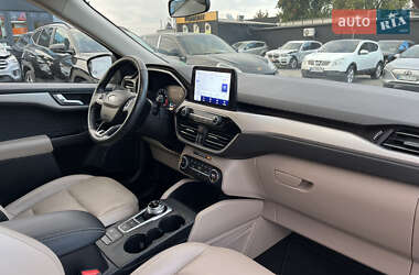 Внедорожник / Кроссовер Ford Escape 2019 в 