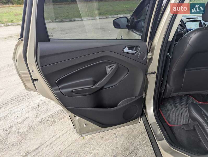 Внедорожник / Кроссовер Ford Escape 2016 в Днепре