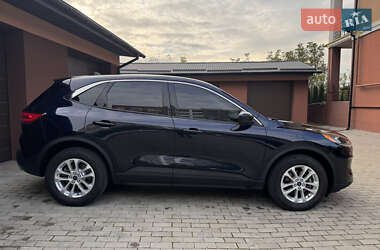 Внедорожник / Кроссовер Ford Escape 2021 в 
