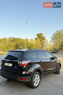 Внедорожник / Кроссовер Ford Escape 2016 в 