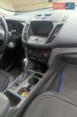 Внедорожник / Кроссовер Ford Escape 2018 в 