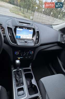 Внедорожник / Кроссовер Ford Escape 2017 в 