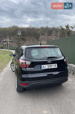 Внедорожник / Кроссовер Ford Escape 2017 в 