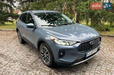 Позашляховик / Кросовер Ford Escape 2023 в 